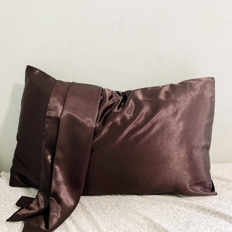 Fresh Brew Charmeuse Silk Pillowcase – Coffee Brown in color, made from 100% luxurious charmeuse silk, offering a smooth and soft texture for a restful night's sleep.