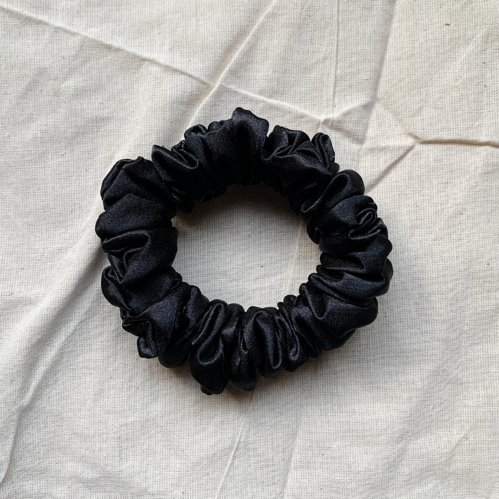 Noir Petite Scrunchie