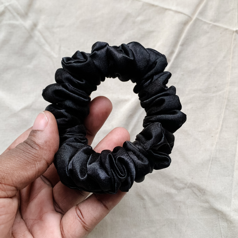 Noir Petite Scrunchie - Image 2